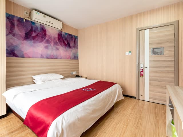 Business Queen Room