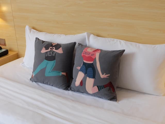 Business Queen Room