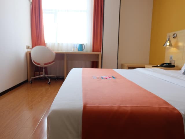 Business Queen Room