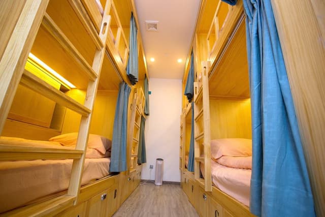 1 Person in 10-Bed Dormitory with Shared Bathroom - Female Only