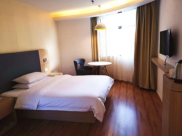 Hotel Queen Room