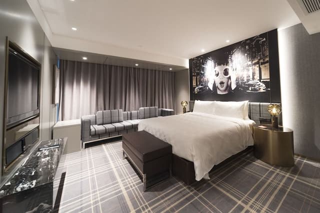Premium Room, 1 King Bed, City View