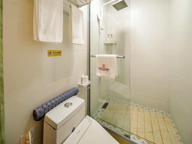 Queen Accessible Room
