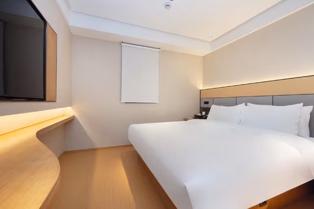 Huazhu - Room With Bed