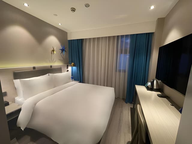 Huazhu - Room With Bed