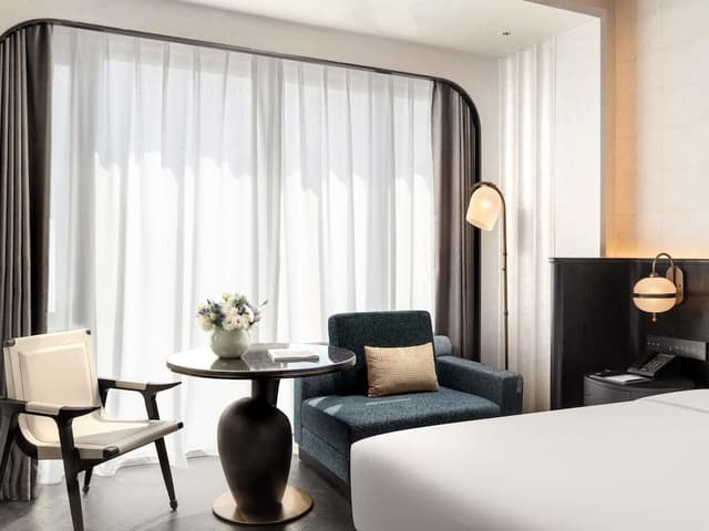 Luxury Room, 1 King Bed, City View