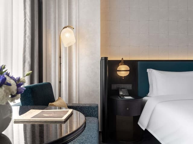 Luxury Room, 1 King Bed, City View