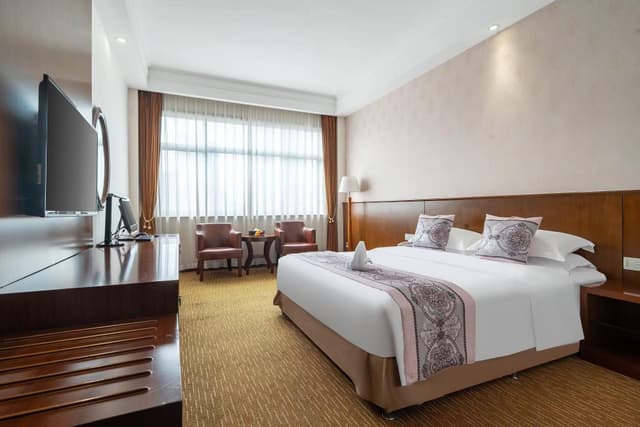 Stand Queen Room