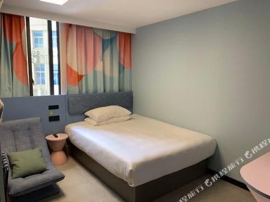 Hotel Queen Room