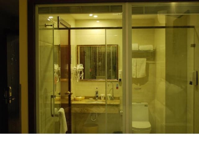Hotel Queen Room