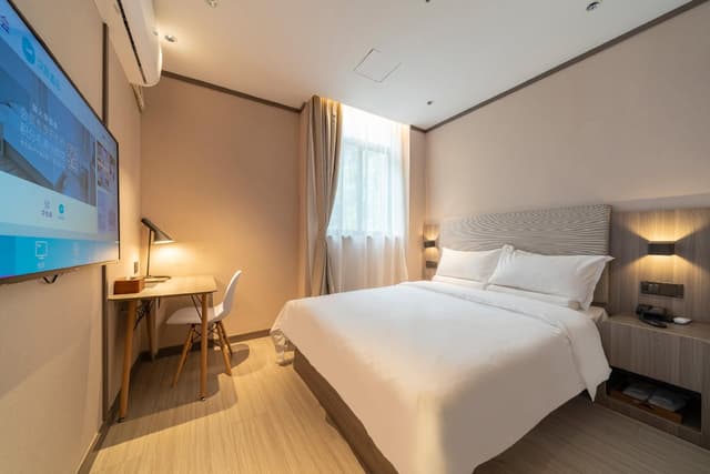 Huazhu - Room With Bed