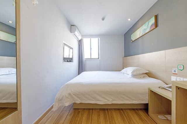 Huazhu - Room With Bed