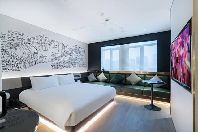 Huazhu - Deluxe Bed Room
