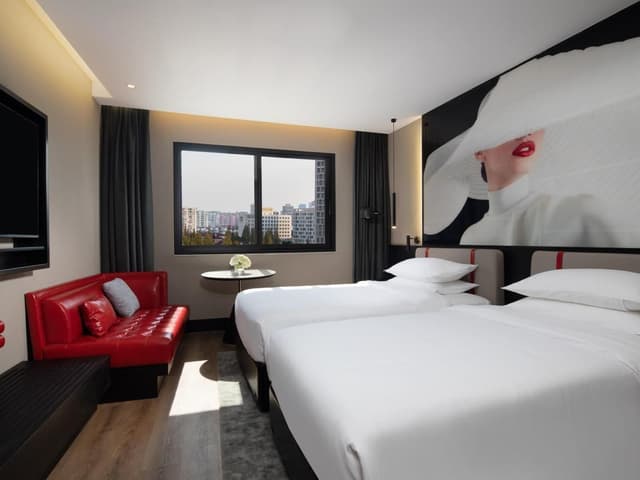 WH - Deluxe Room Twin