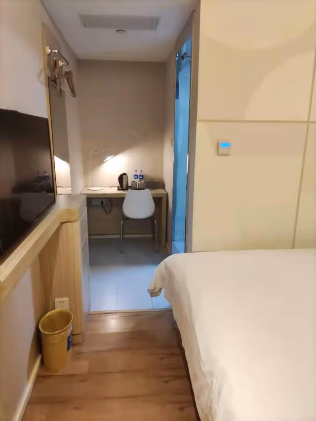 Huazhu - Room With Bed