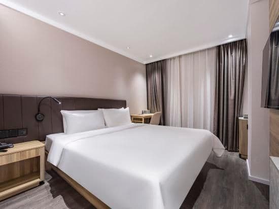 Huazhu - Room With Bed