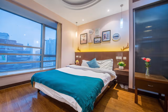 Business Queen Room