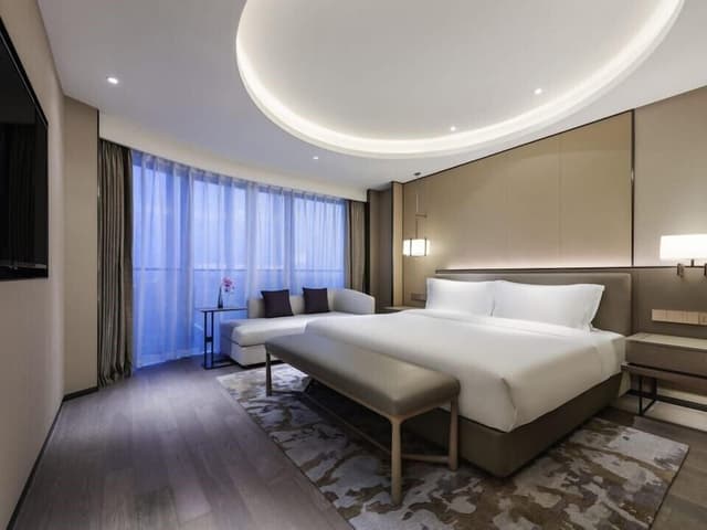 Suite, 1 King Bed (Privilege)