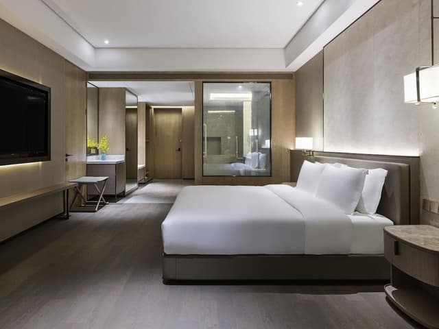 Superior Room, 1 King Bed