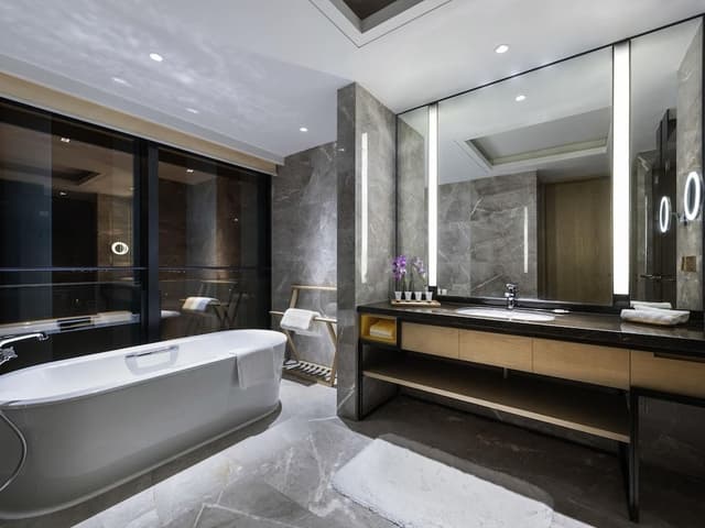 Suite, 1 King Bed (Privilege)