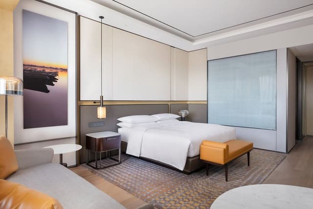 Suite, 1 King Bed