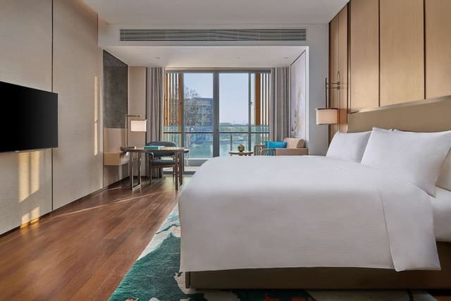Deluxe Room, 1 King Bed