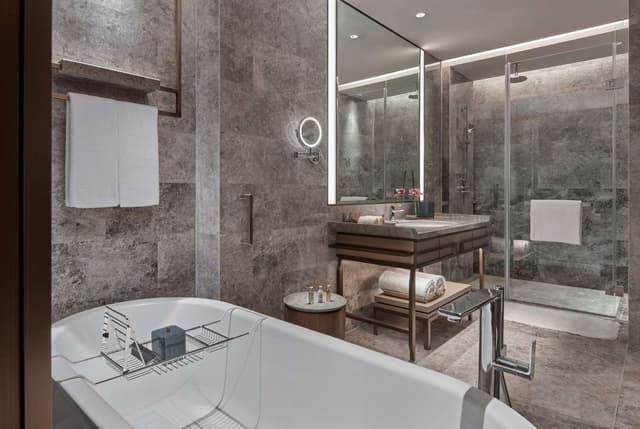 KING GUEST ROOM