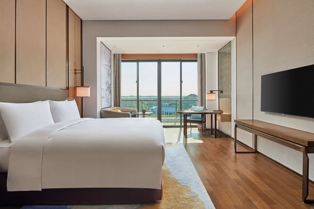 KING DELUXE ROOM