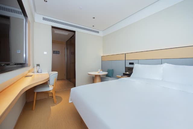 Huazhu - Room With Bed