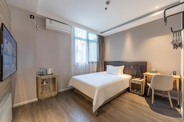 Huazhu - Room With Bed