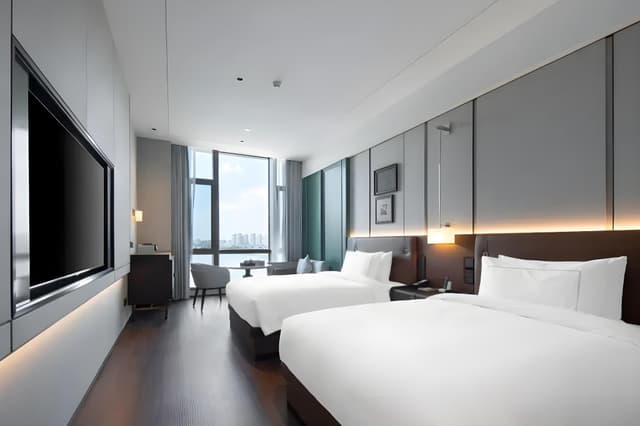 Superior Twin Room for 3 People