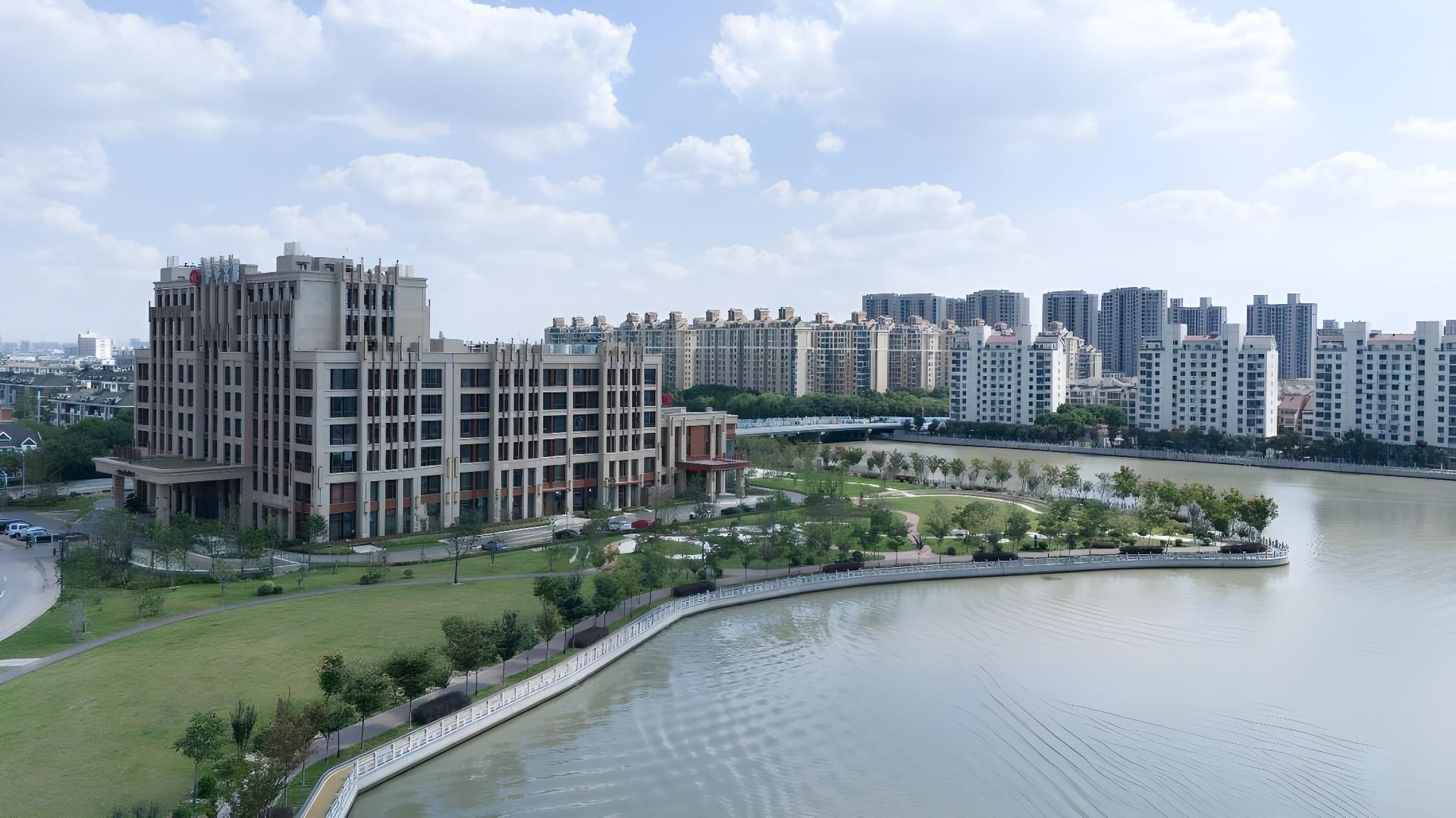 Shanghai HuHua Grand Hotel1