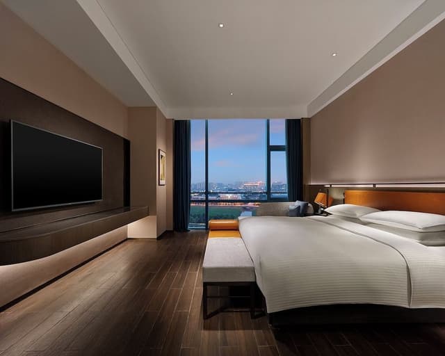 Regency, Suite, 1 King Bed