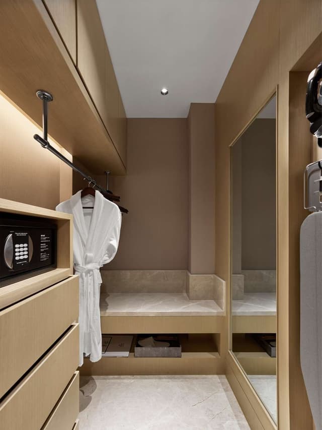 KING SUPERIOR ROOM WITH GARDEN VIEW