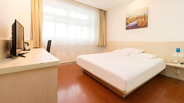 Hotel Queen Room