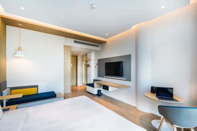 Standard Room, 1 King Bed