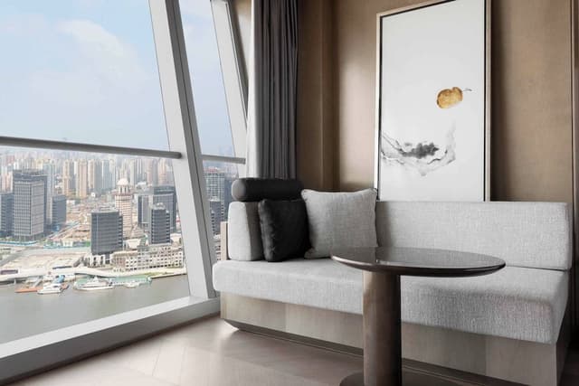 Executive Suite, 1 King Bed, River View