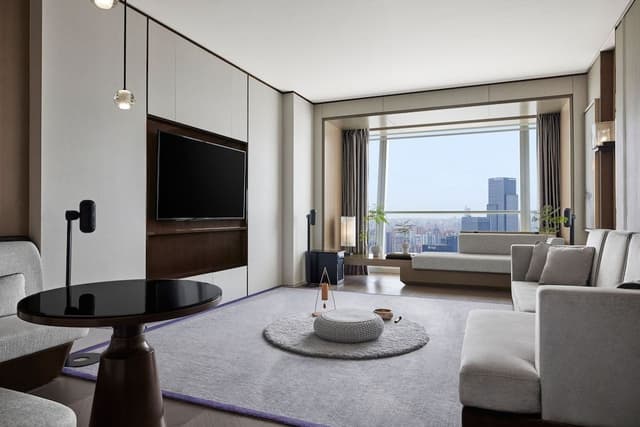 Executive Suite, 1 King Bed, River View