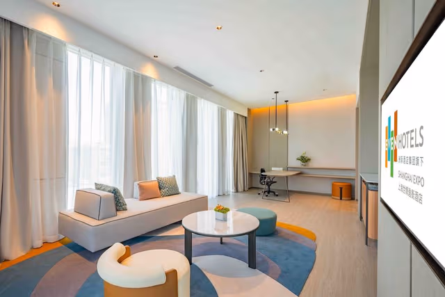 Suite, 1 Bedroom (Power Room)