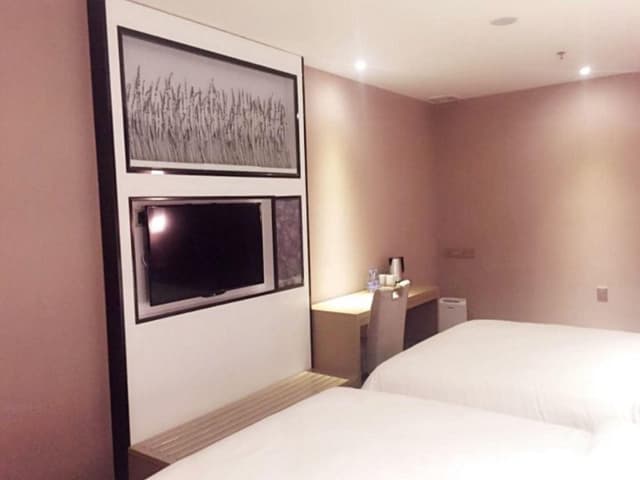 Twin Deluxe Room