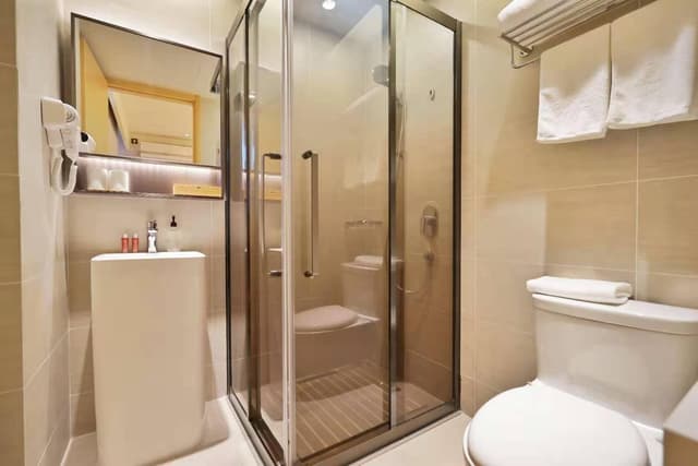 Hotel Queen Room