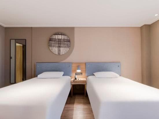 HOM - Twin Bed Room