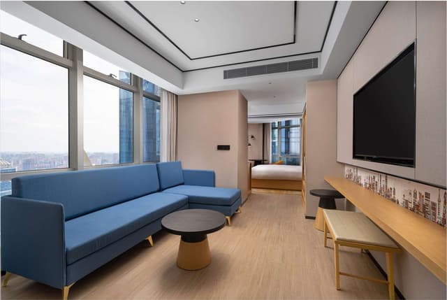 KING JUNIOR SUITE
