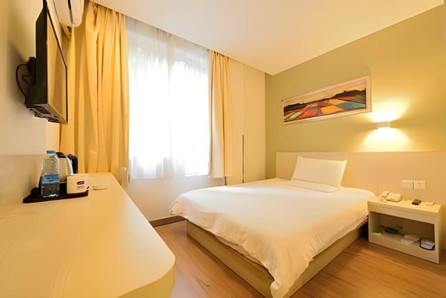 Huazhu - Room With Bed