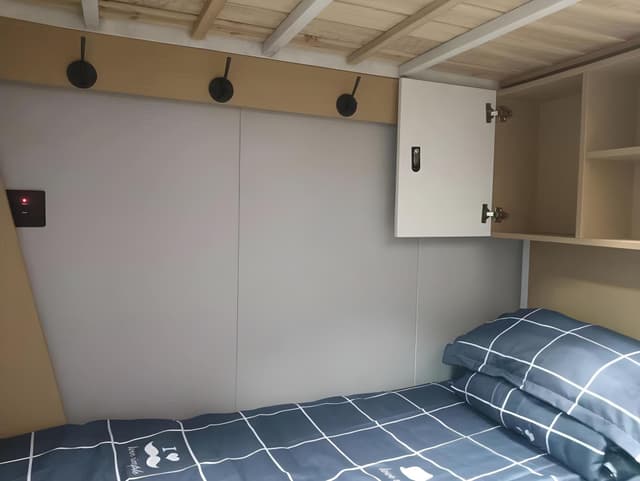 1 Person in 4-Bed Dormitory with Shared Bathroom and Air Conditioning - Female Only