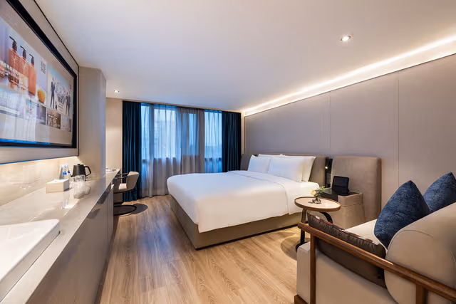 Deluxe Room Queen