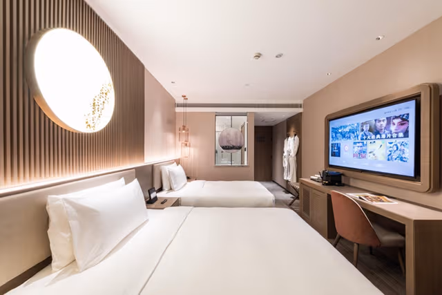 Huazhu - Deluxe Bonding Room
