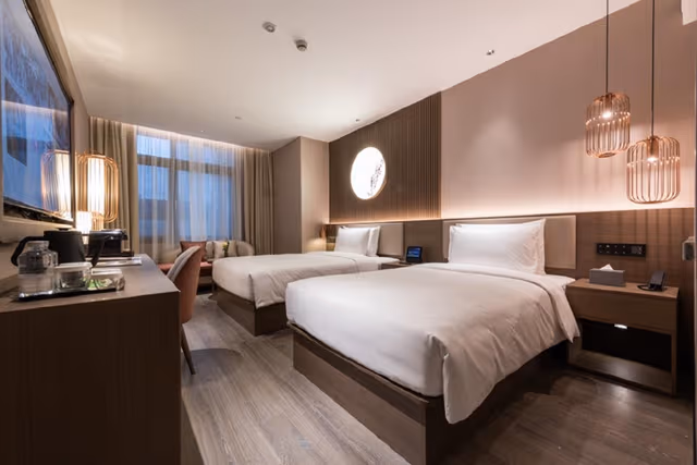 Huazhu - Deluxe Bonding Room