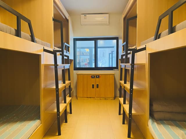 1 Person in 8-Bed Dormitory with En-Suite - Mixed