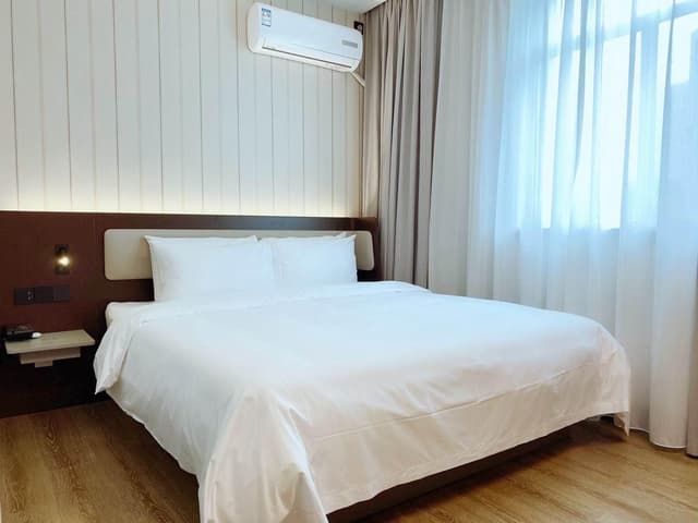 Huazhu - Room With Bed